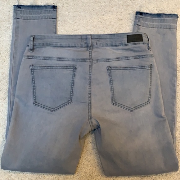 L&B Lucky & Blessed mid-rise distressed gray raw hem jeans, size 10 - Picture 11 of 11